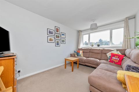 25 Deva Close, St Albans, AL3 4JS