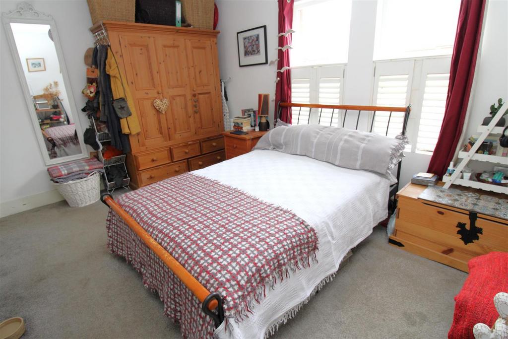 Bedroom 1.JPG