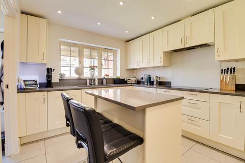 21 Bell Farm Close, Studham, Dunstable, LU6 2QX