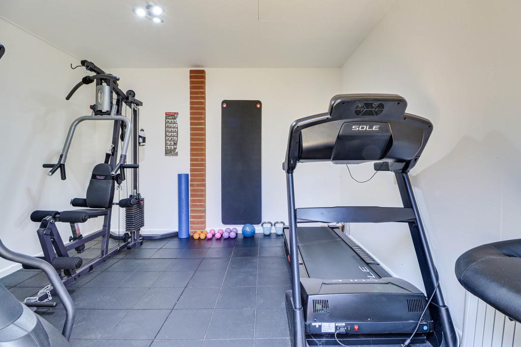 Garage/gym
