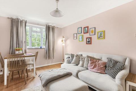 1 bedroom apartment for sale, Gables Close, London, SE5