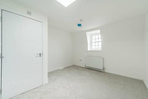 3 bedroom flat to rent, Bridge Street, Pinner, HA5
