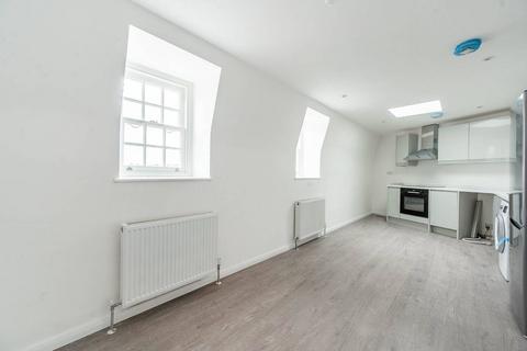 3 bedroom flat to rent, Bridge Street, Pinner, HA5