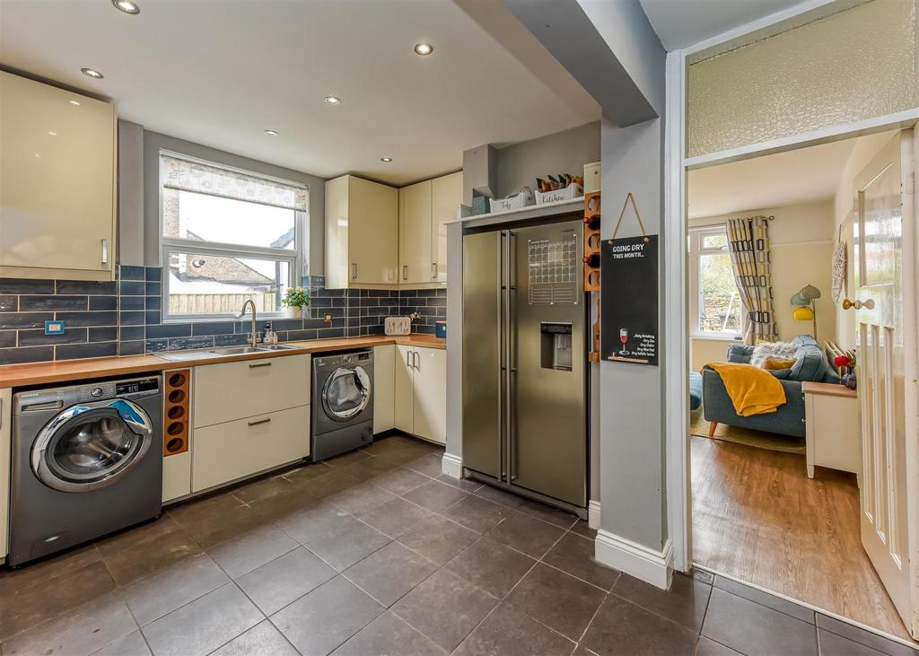 36 Pennhouse Avenue-Kitchen.jpg