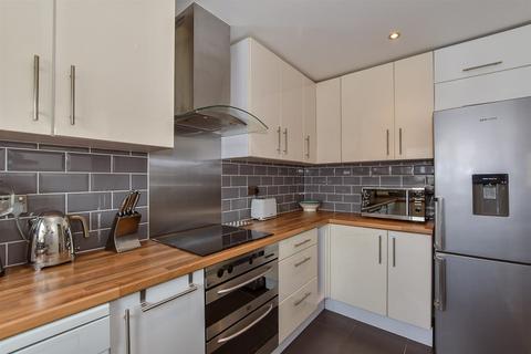 3 bedroom end of terrace house for sale, Blacksmith Drive, Weavering, Maidstone, Kent