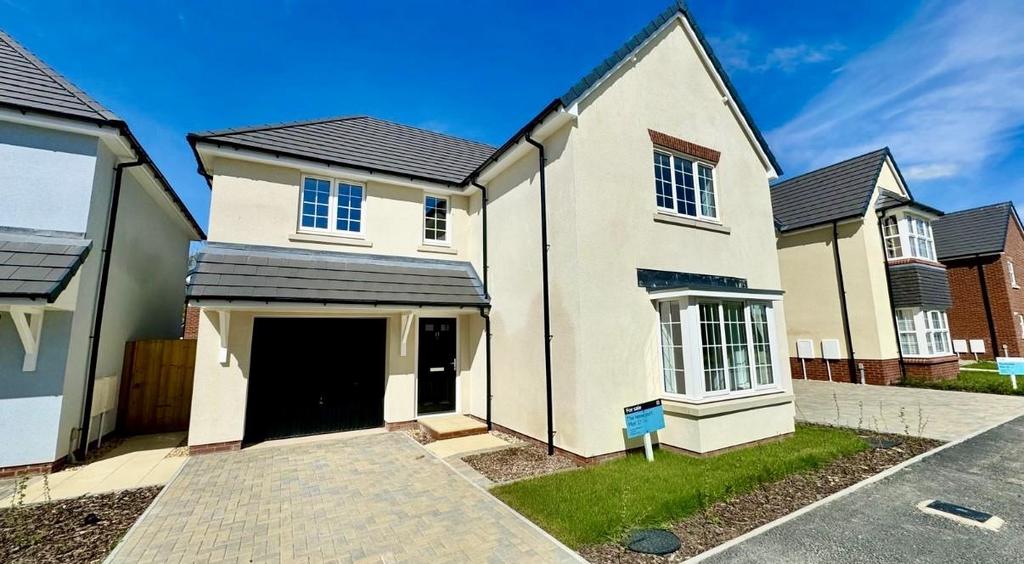 4 bedroom detached house for sale