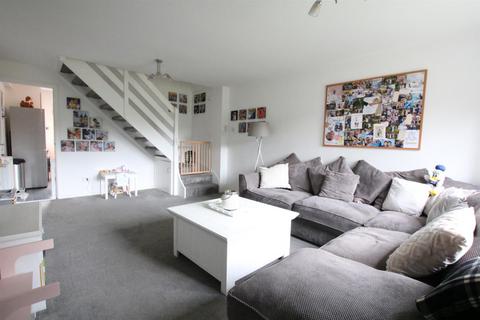 11 Tudor Walk, Leatherhead, KT22 7HX