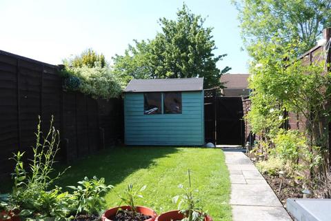 11 Tudor Walk, Leatherhead, KT22 7HX