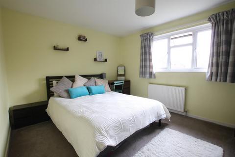 11 Tudor Walk, Leatherhead, KT22 7HX