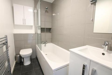 11 Tudor Walk, Leatherhead, KT22 7HX