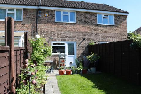11 Tudor Walk, Leatherhead, KT22 7HX