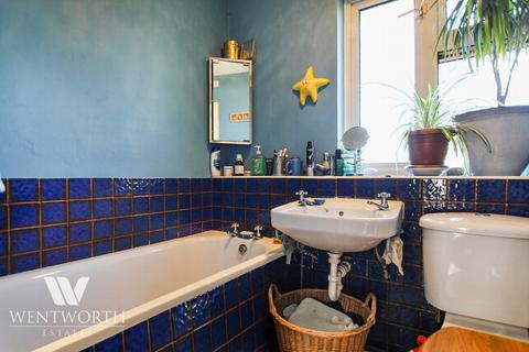 Studio for sale, Mount Pleasant, Ilford, IG1
