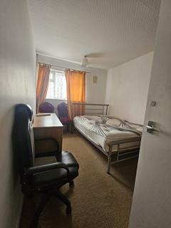 2 bedroom flat for sale, Billet Road, Romford RM6