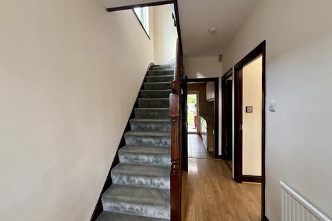 5 bedroom end of terrace house to rent, Rowan Crescent, London SW16
