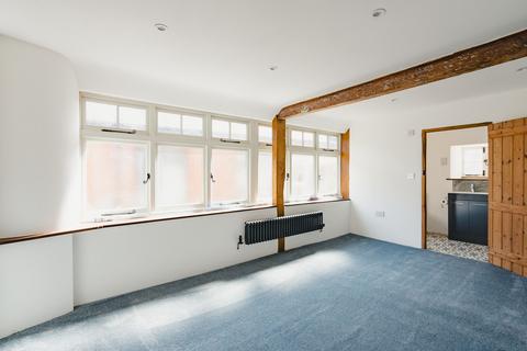 2 bedroom terraced house to rent, High Street, Crediton, EX17