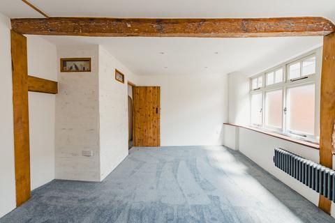 2 bedroom terraced house to rent, High Street, Crediton, EX17