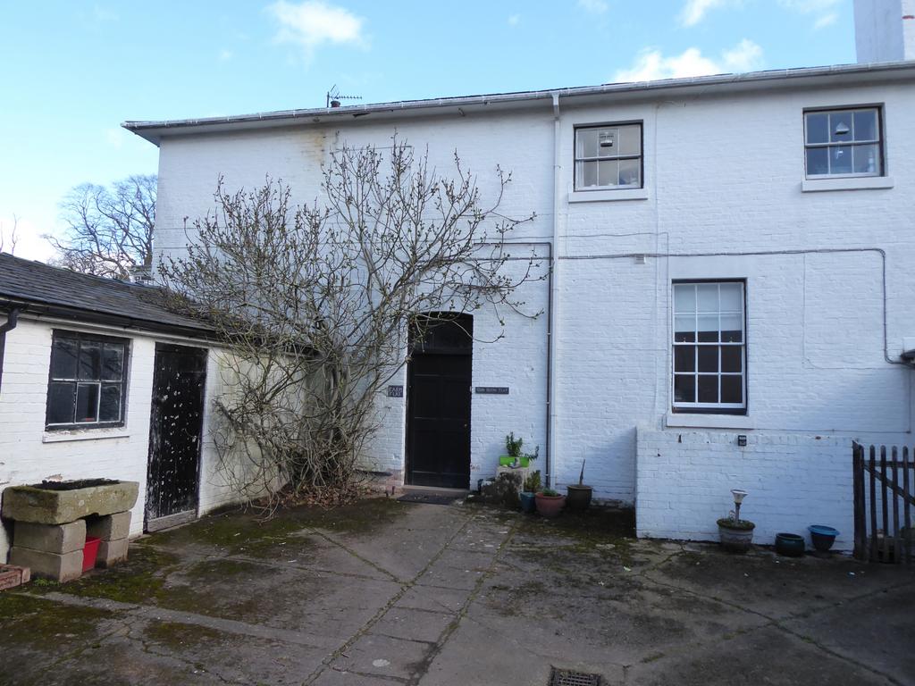 Beautifully appointed 1/2 Bedroom Maisonette with