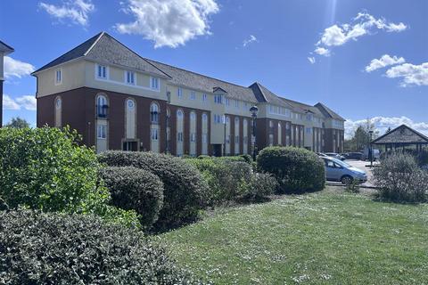 2 bedroom flat to rent, Walsingham Close, Hatfield