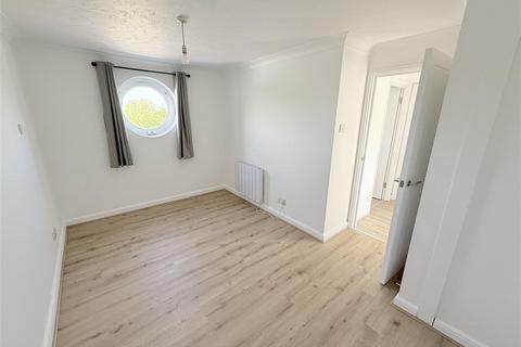 2 bedroom flat to rent, Walsingham Close, Hatfield