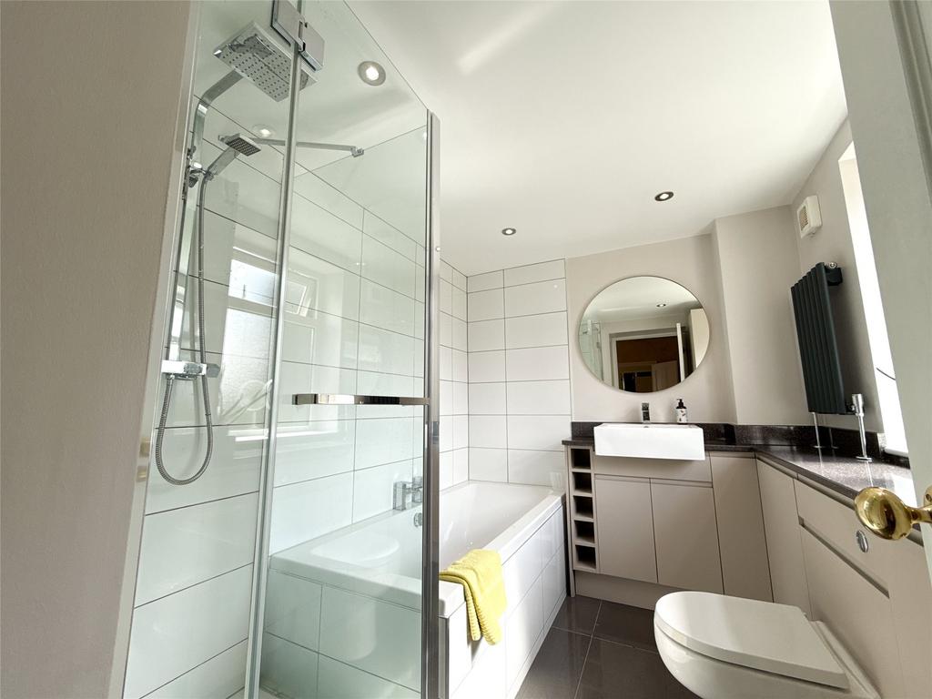En-Suite Bathroom