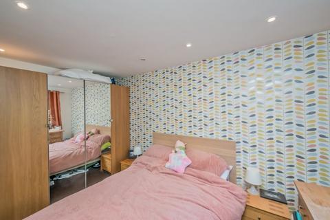 34 The Gateways, Wyke, Bradford, BD12 8DG