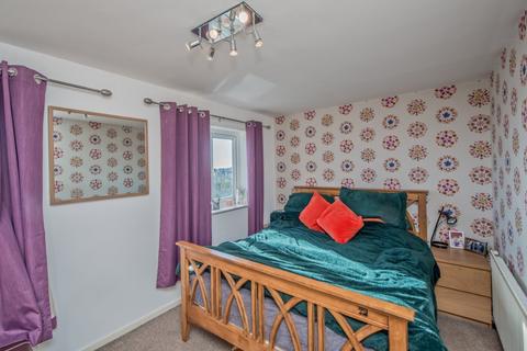 34 The Gateways, Wyke, Bradford, BD12 8DG