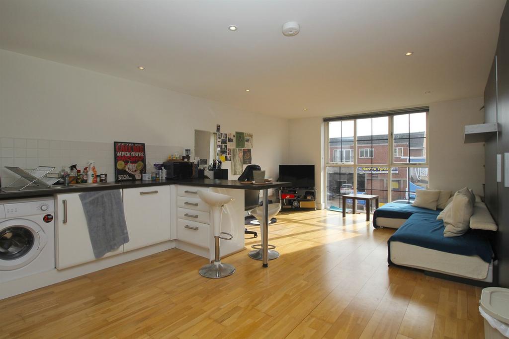 Kitchen / Lounge