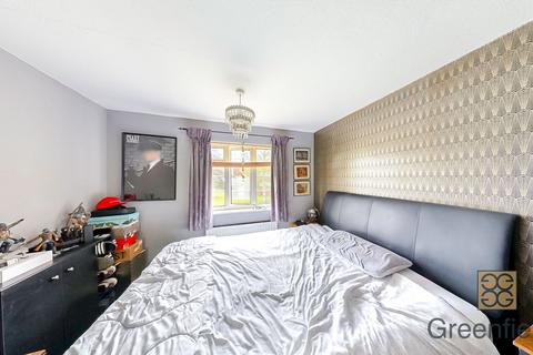 15 Garden Close, Ruislip, HA4 6DB