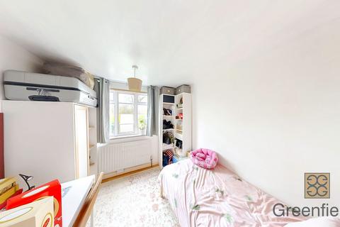 15 Garden Close, Ruislip, HA4 6DB