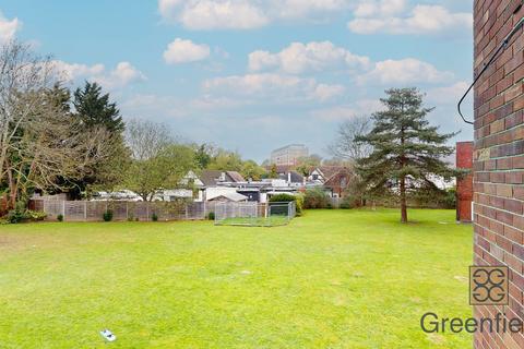 15 Garden Close, Ruislip, HA4 6DB