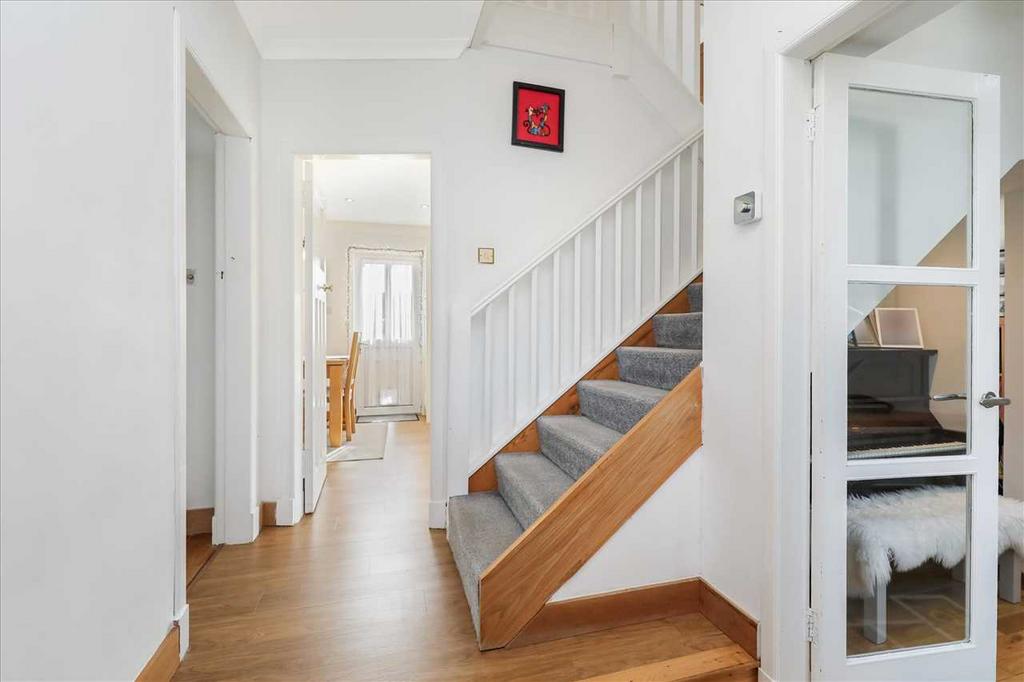 Entrance Hallway (1)