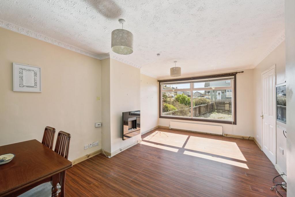 Lounge / Dining Area