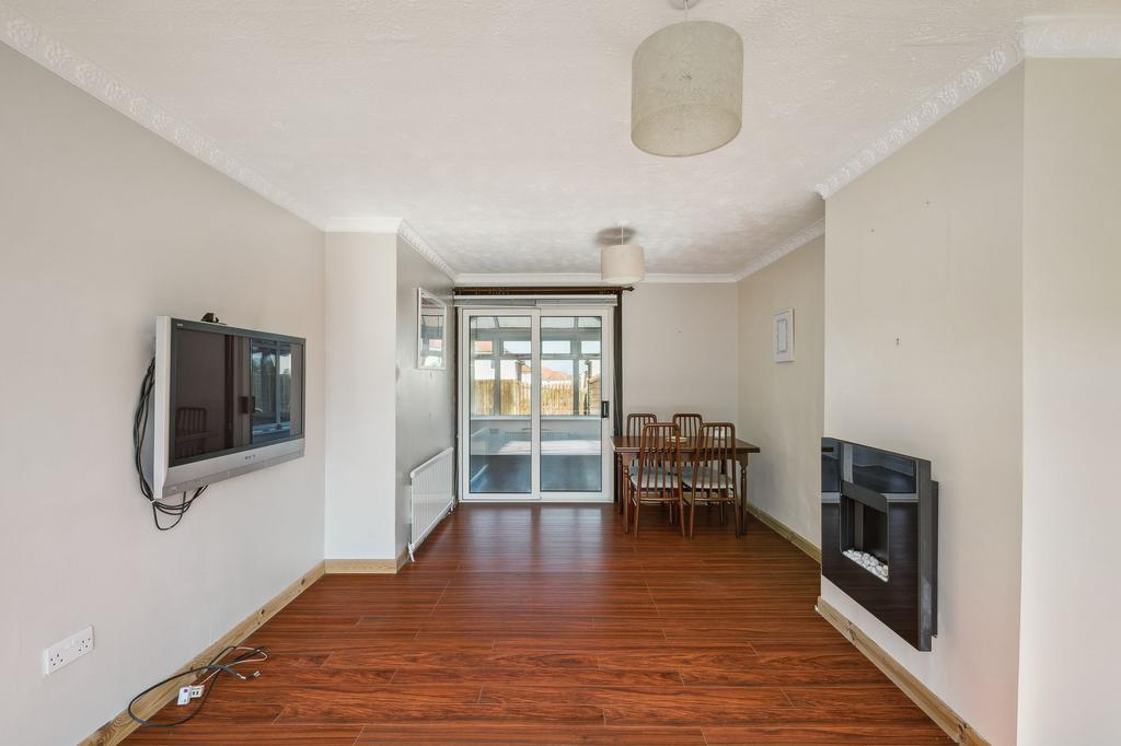 Lounge / Dining Area