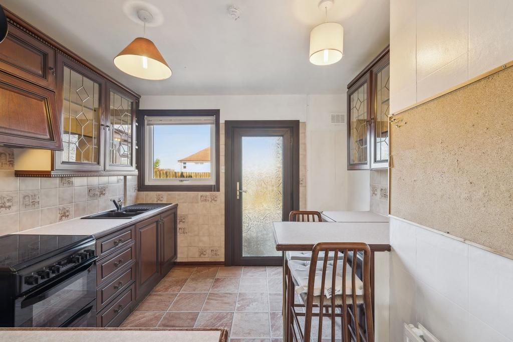 Kitchen / Dining Area