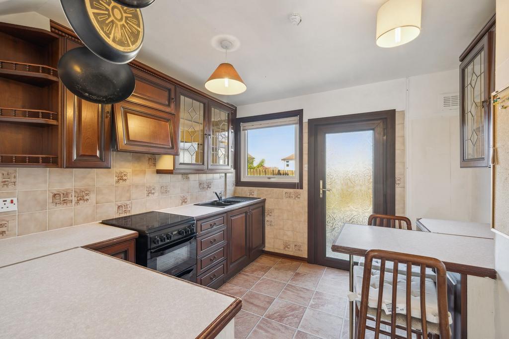 Kitchen / Dining Area