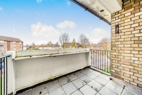 12 Capel Close, London, N20 0QU