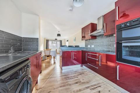 12 Capel Close, London, N20 0QU