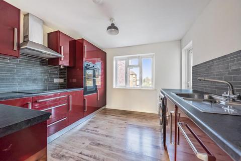 12 Capel Close, London, N20 0QU