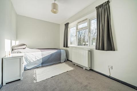 12 Capel Close, London, N20 0QU