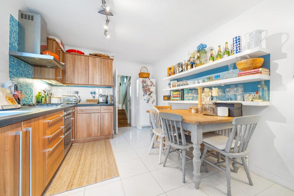 Kitchen (2).jpg