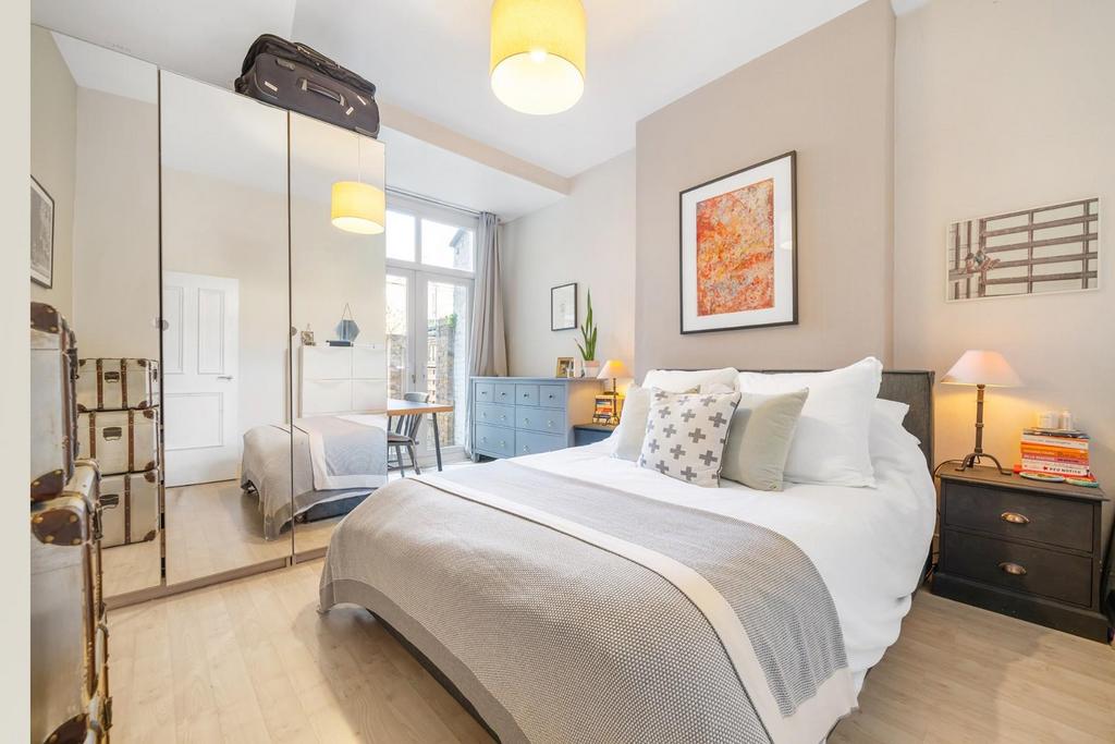 Bedroom (2).jpg