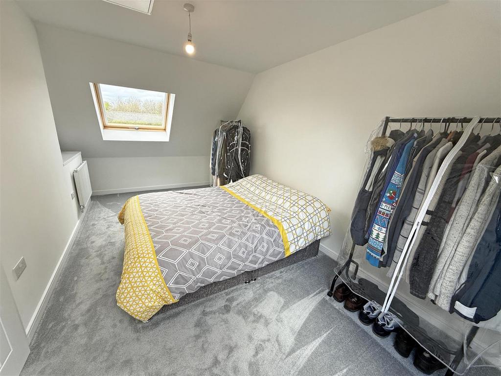 Bedroom 1.jpg