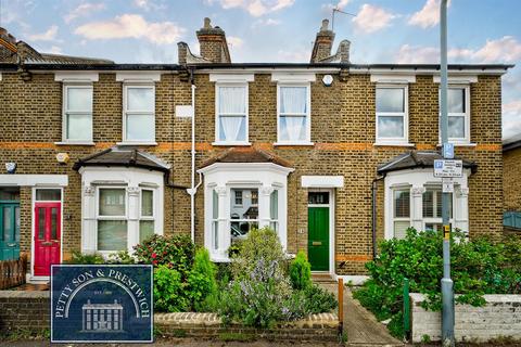 28 Voluntary Place, London, E11 2RP
