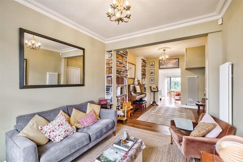 28 Voluntary Place, London, E11 2RP
