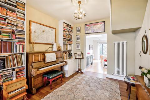 28 Voluntary Place, London, E11 2RP