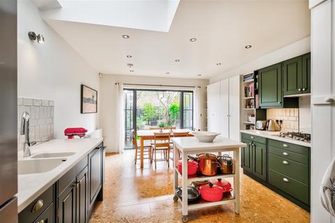 28 Voluntary Place, London, E11 2RP