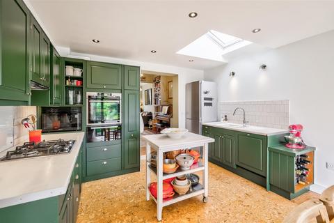 28 Voluntary Place, London, E11 2RP