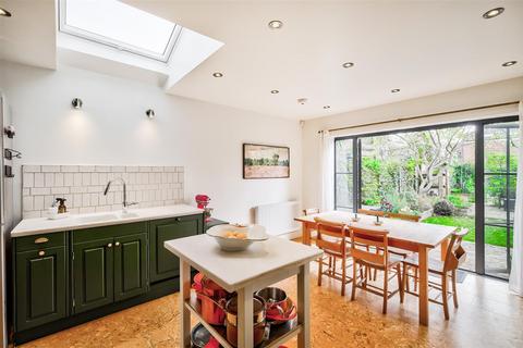28 Voluntary Place, London, E11 2RP