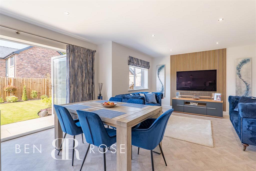Kitchen/Diner/Snug