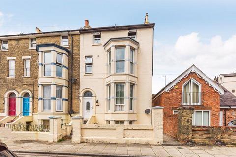 1 bedroom in a house share to rent, Shaftesbury Road, Southsea